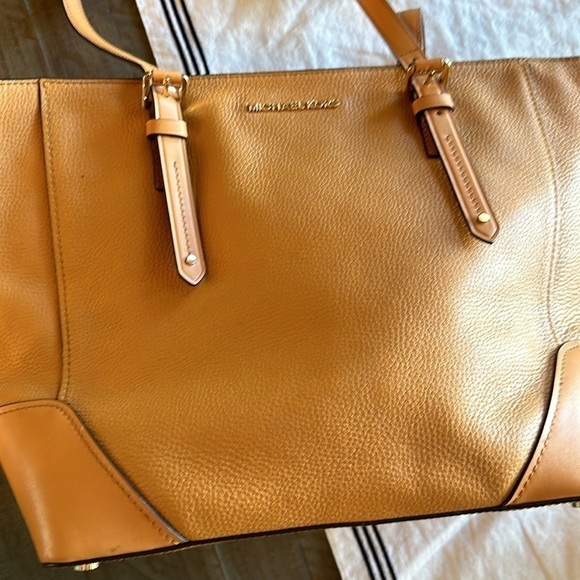 Michael Kors aria cider tote purse lg (mustard/cider yellow) EUC - Picture 8 of 12